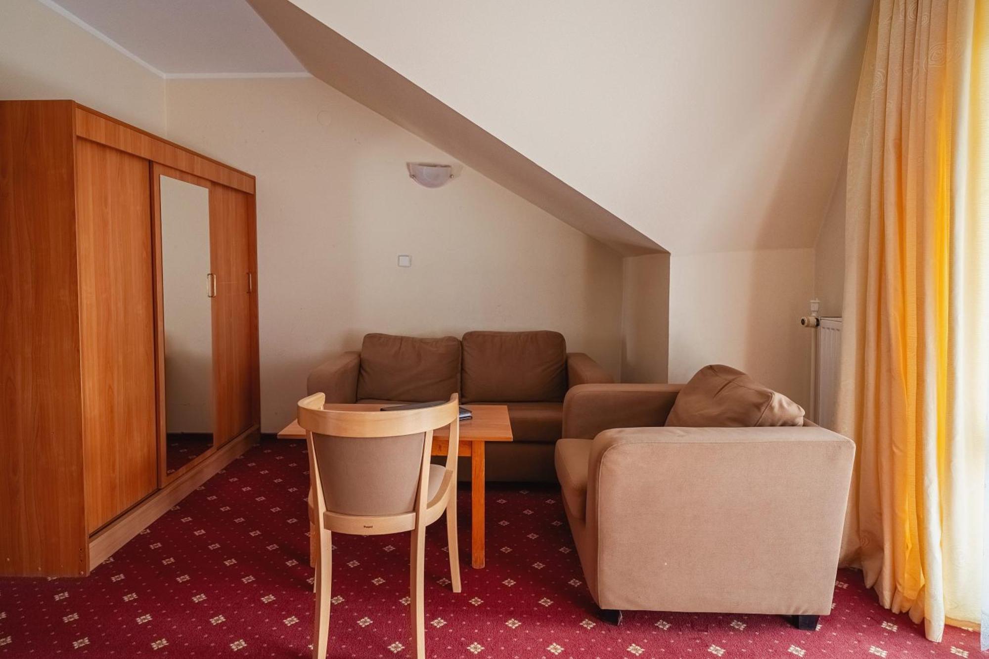 Kompleks Antalowka Termy & Med Гостьовий будинок 3*